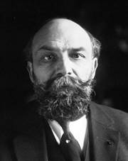 https://upload.wikimedia.org/wikipedia/commons/0/0a/Fernand_Gregh_1922.jpg