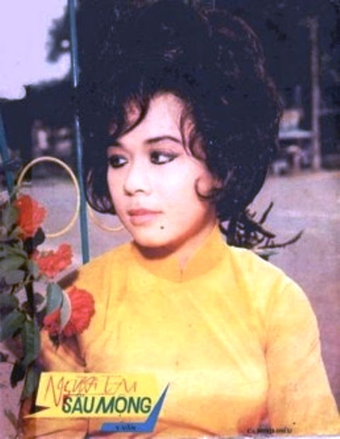 Description: Ca sĩ Minh Hiếu