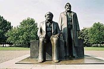 220px-Marx-Engels-Forum01