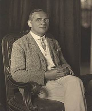 220px-Schlick_sitting